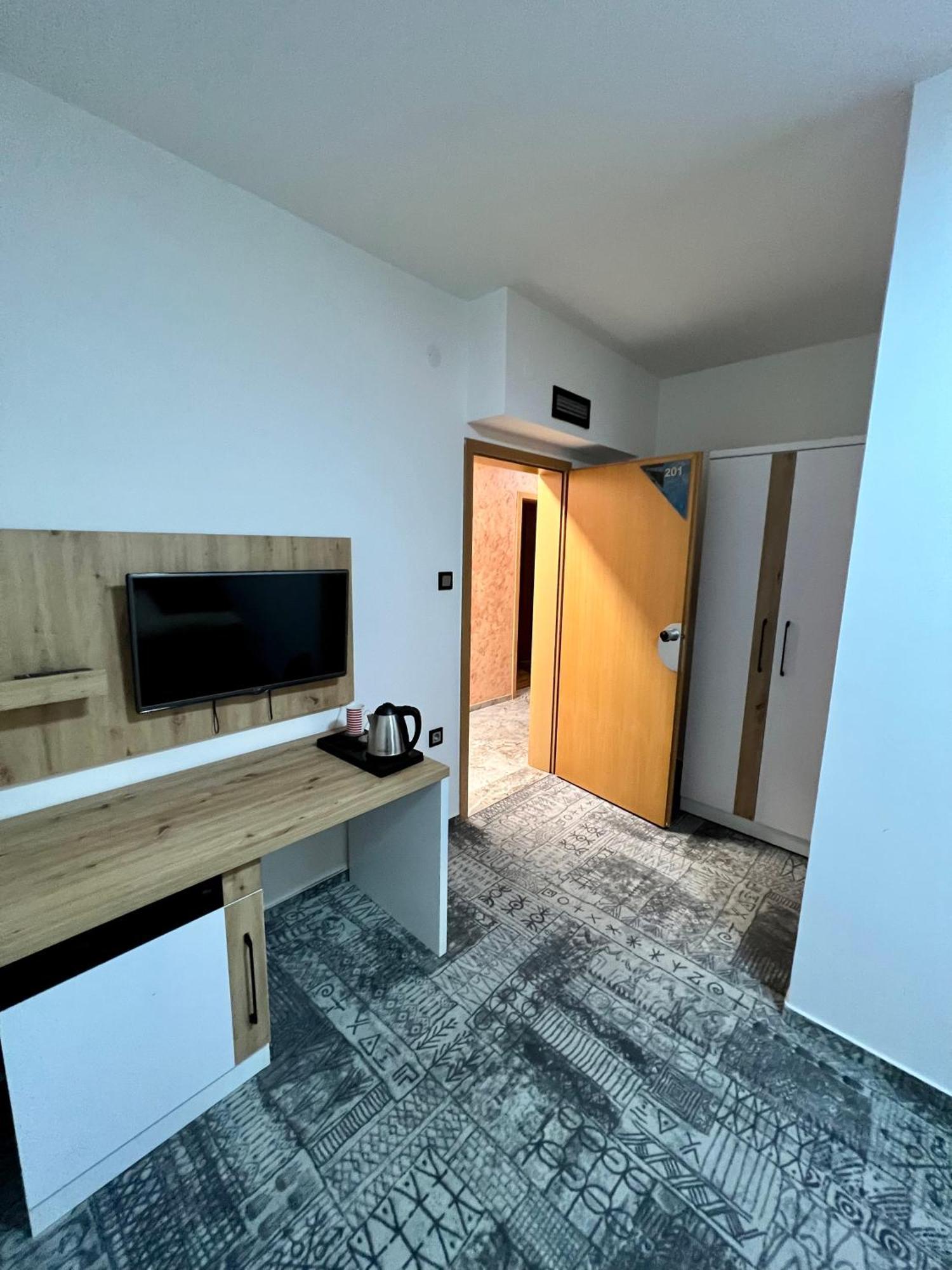 Hotel Brkic Sarajevo Airport - Free Parking Exterior photo
